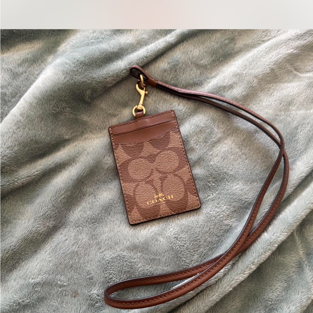 🚨 SOLD 🚨Coach Brown Signature Card Case Lanyard with Gold Hardware